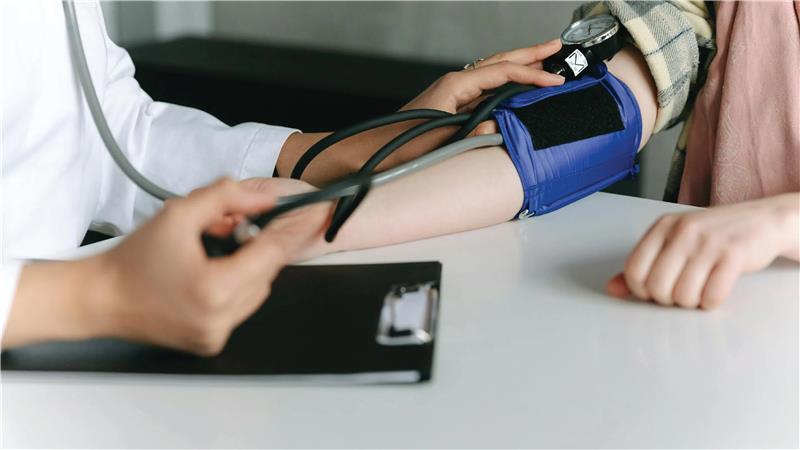 Understanding the Warning Signs: When to See a Cardiologist_FI